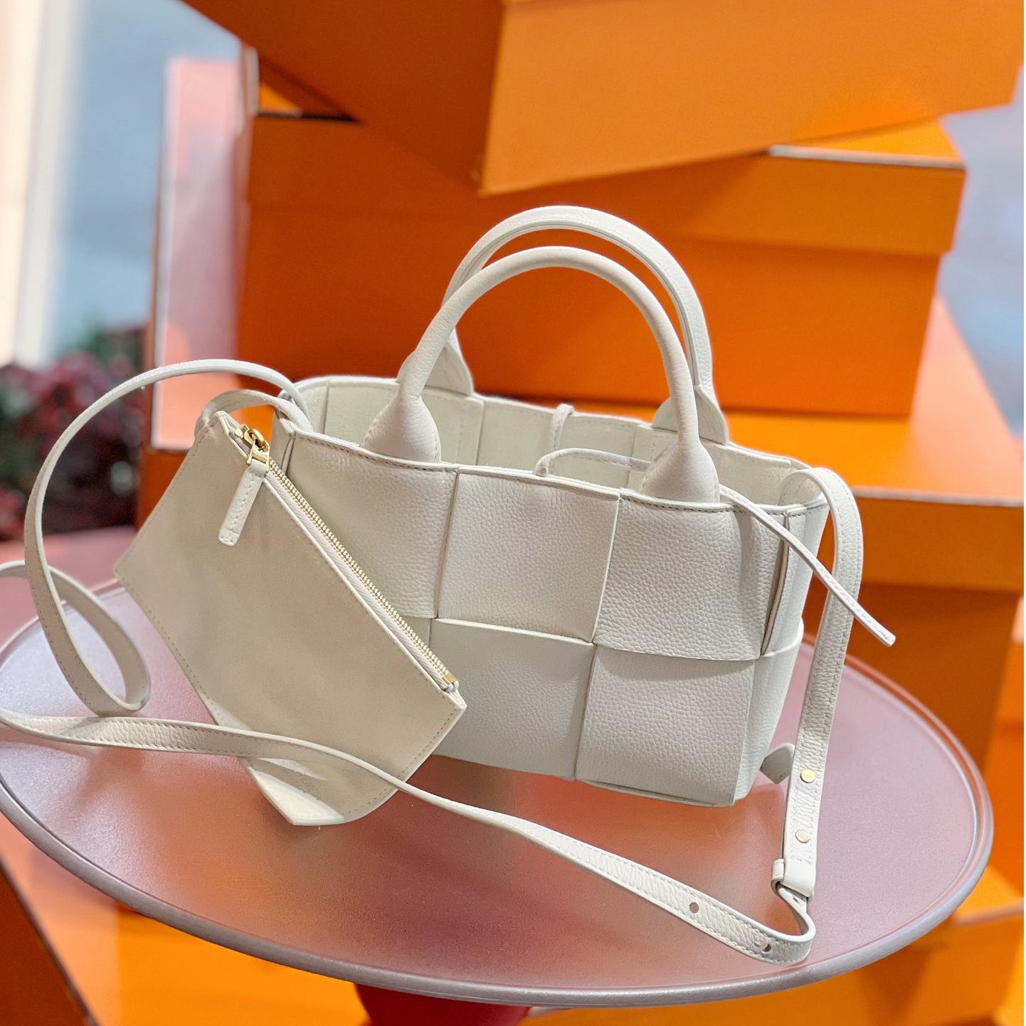 95新 BOTTEGA VENETA/葆蝶家 白色牛皮敏迷你rco tote手提斜挎包