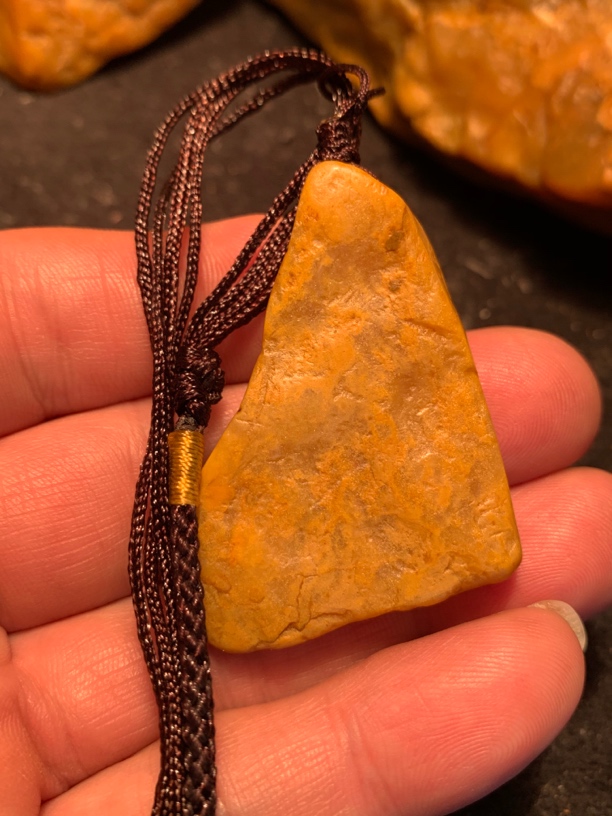 昌化石昌化田黄原石吊坠一个