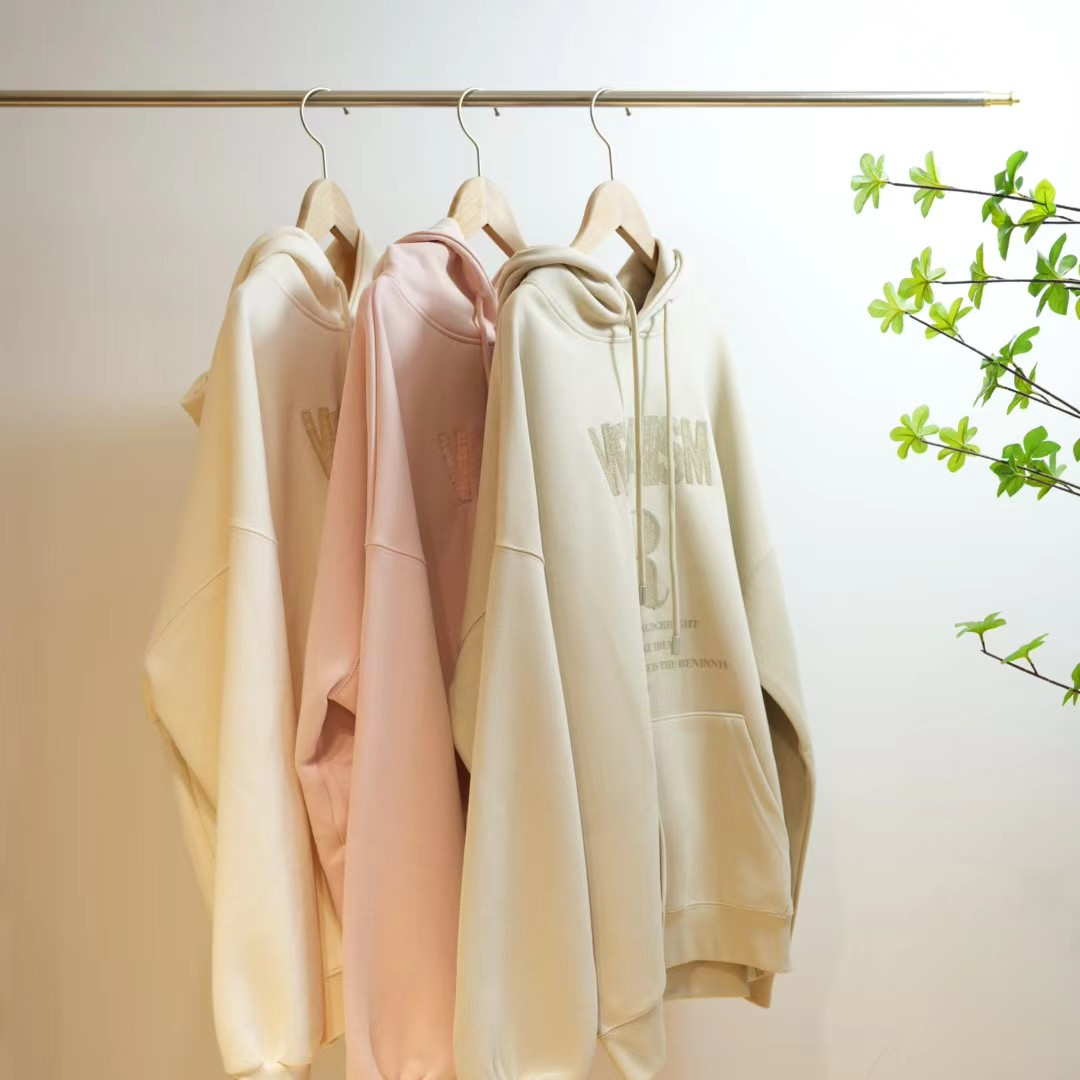 0911-一款三色连帽印花R字母宽松口袋休闲女士卫衣