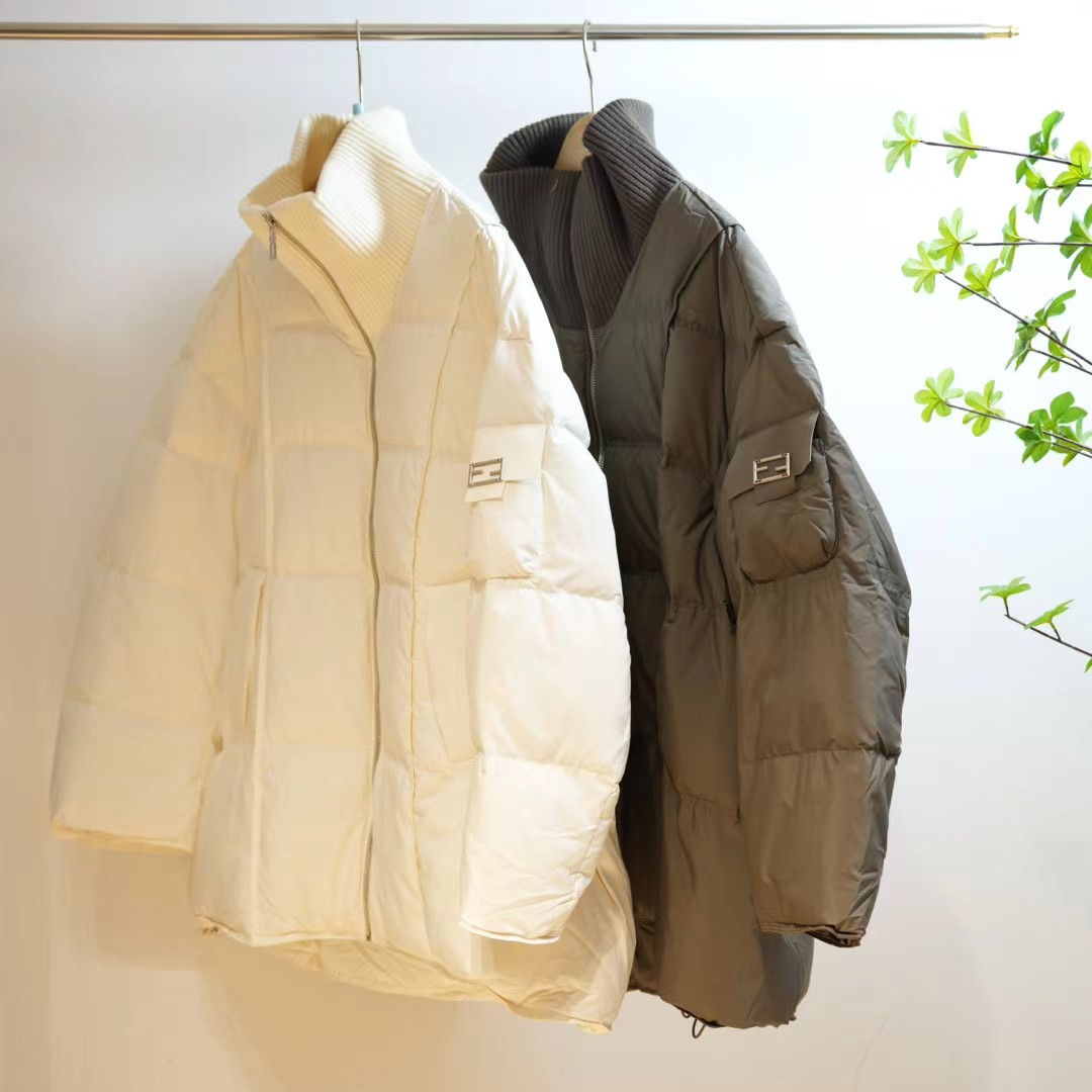 1006-一款两色针织领宽松手臂侧口袋女士羽绒服