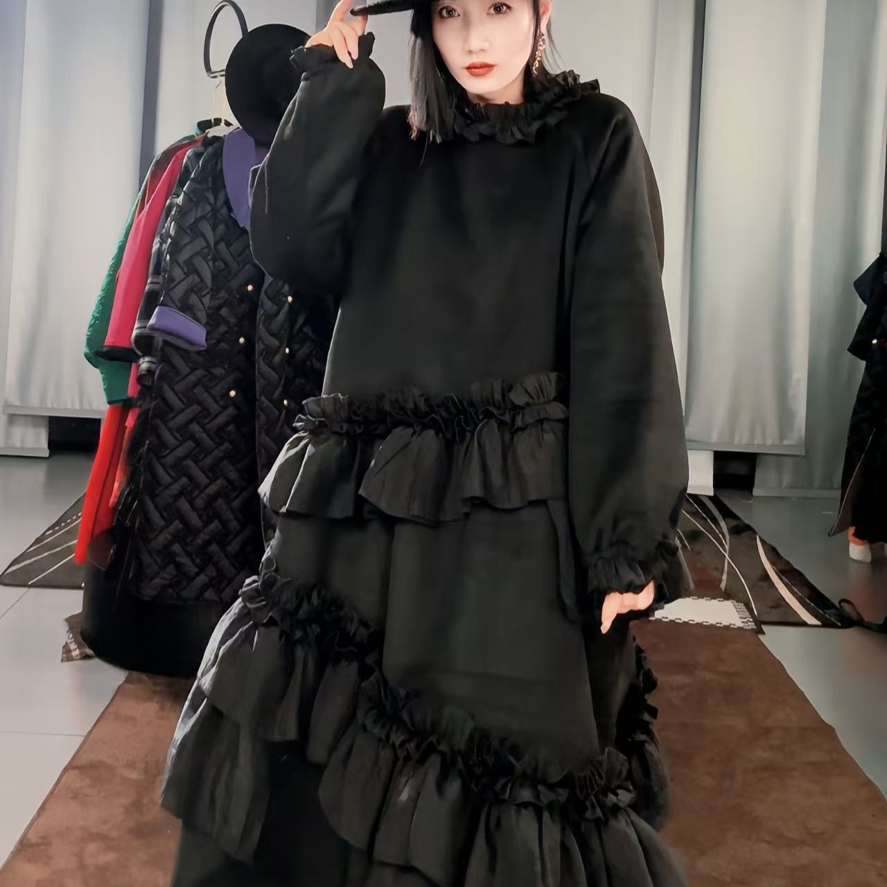 2024秋冬新款花边长款加厚连衣裙女小众设计时尚宽松百搭蛋糕长裙