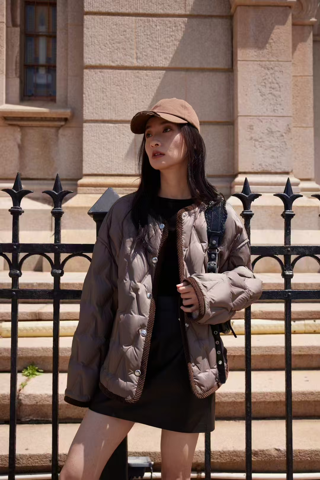 BEAUTY VENA轻薄短款弧形领羽羽外套4WF017