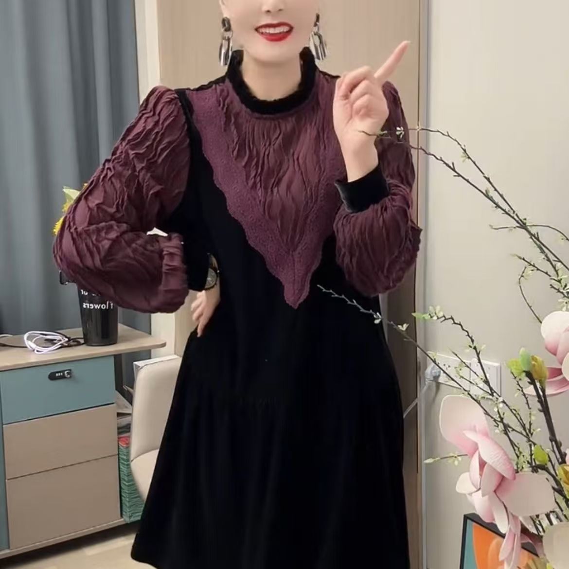 女装2024秋季新款时尚蕾丝洋气显瘦丝绒拼接长袖裙子连衣裙网红款