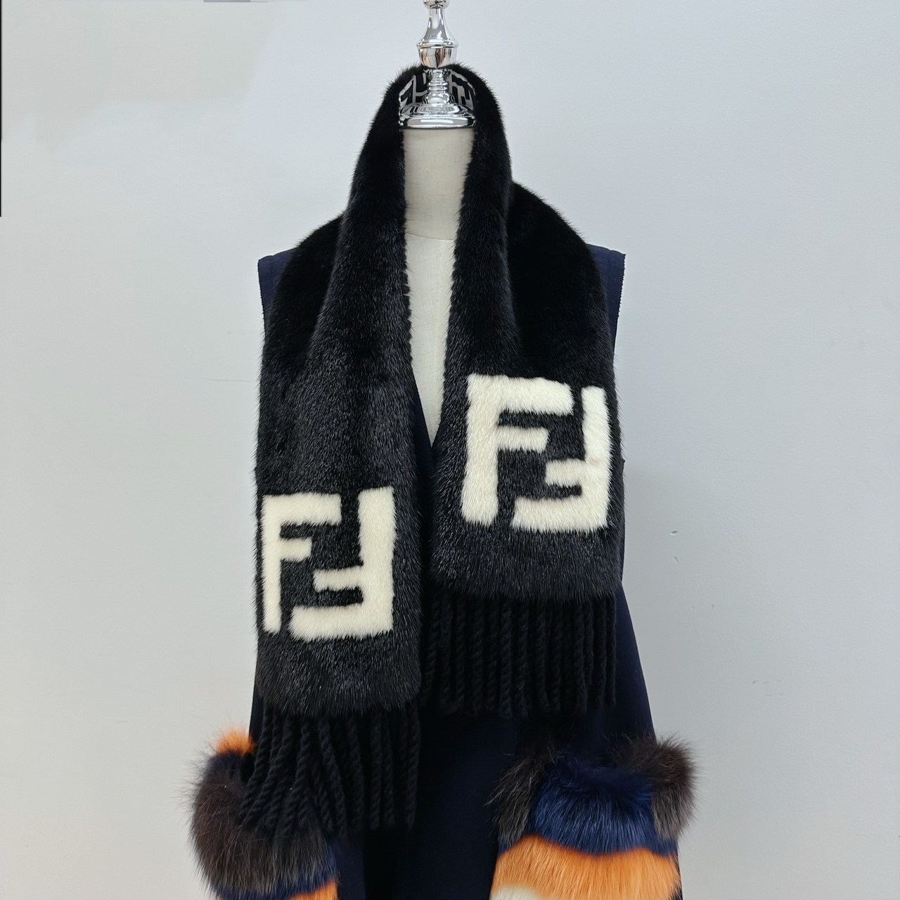 99新 FENDI/芬迪 围巾 尺寸：110*17cm成色看直播GSS21852