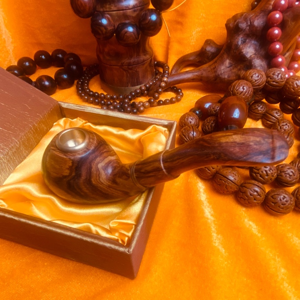 海黄烟斗，纹路漂亮蜘蛛纹鬼脸，把玩冒烟一举两得