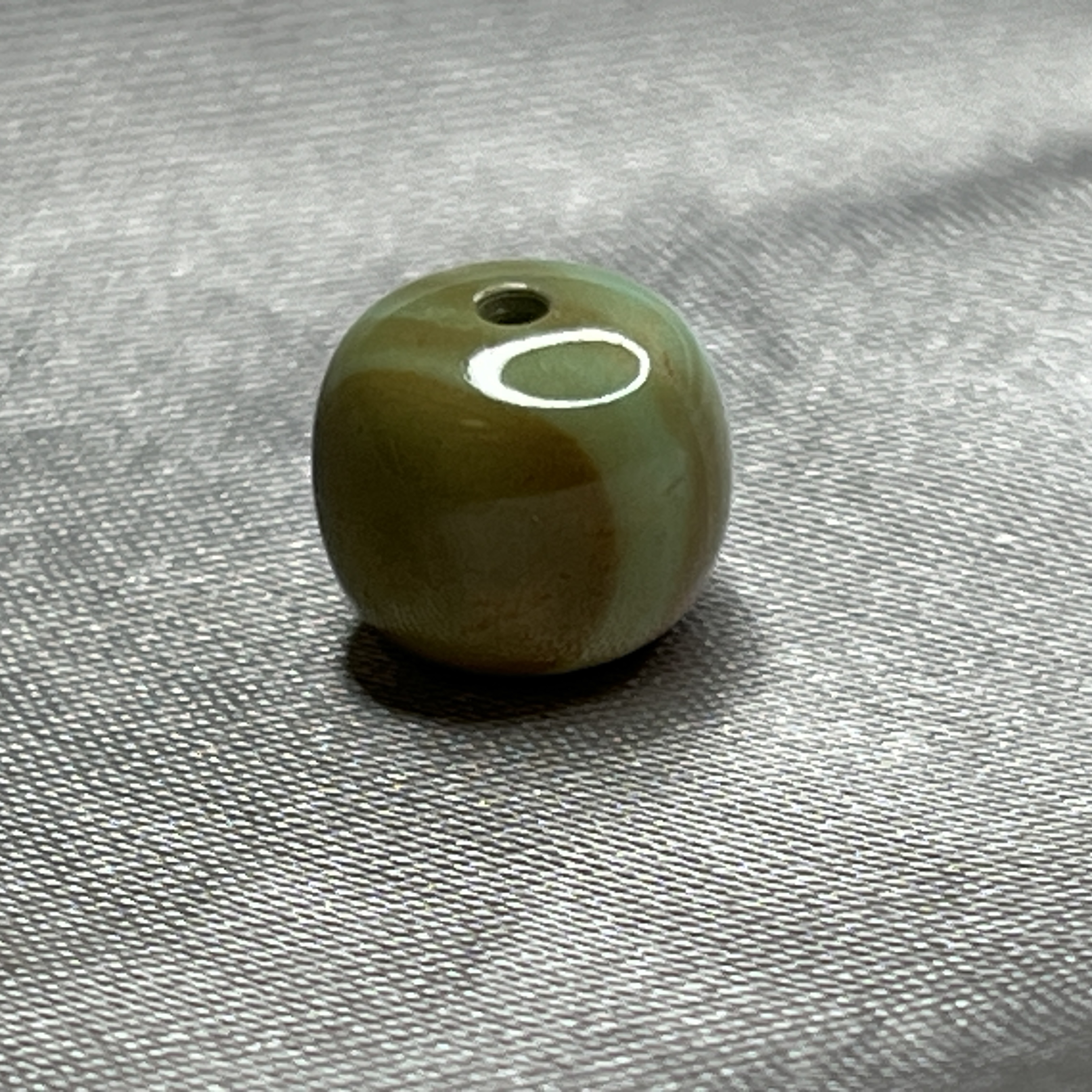 特色绿松水波纹老型单珠，尺寸8.5x7.3mm重0.78克