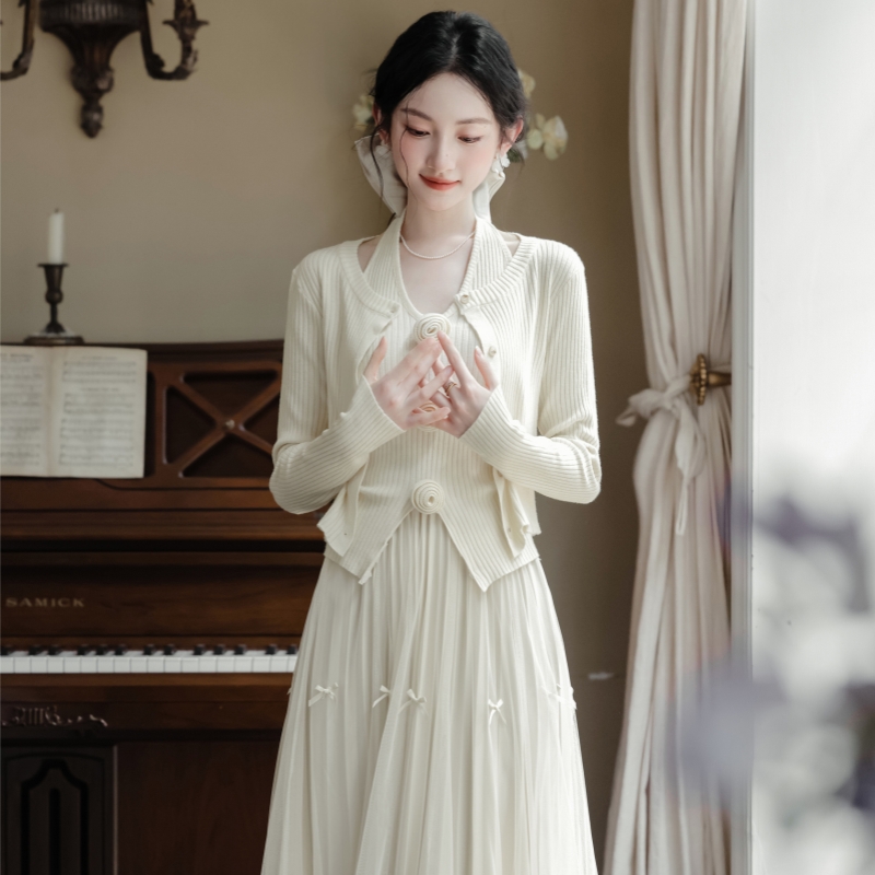 5722 Q法式名媛穿搭挂脖背心配针织开衫搭蝴蝶结网纱半身裙三件套