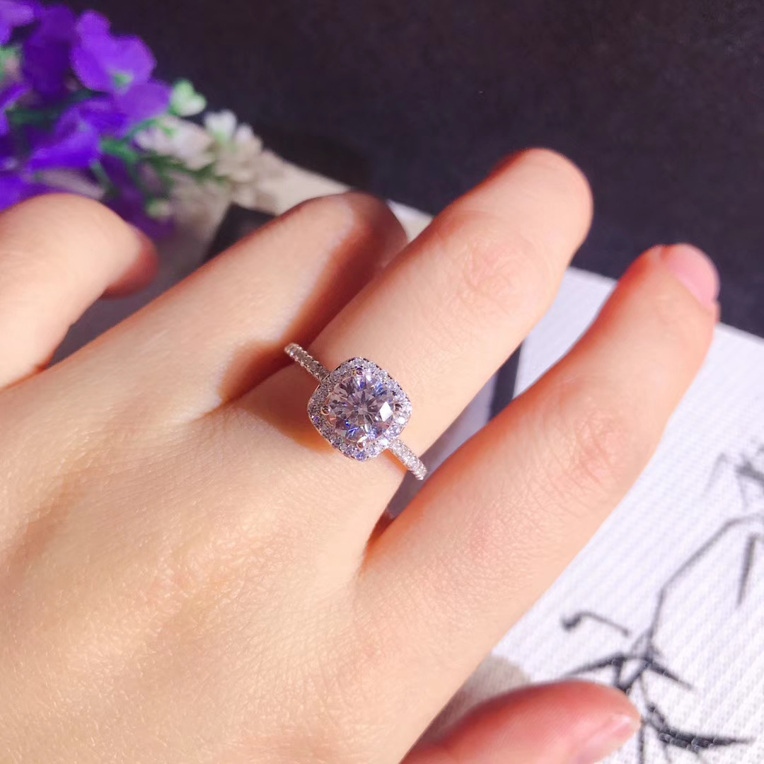 925银莫桑石戒指 【公主方包】50分-2克拉时尚豪镶款情侣结婚女戒