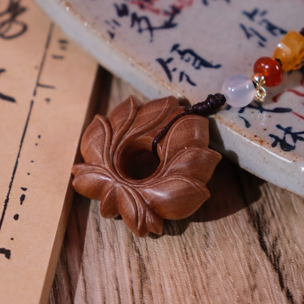 印度迈索尔正区老山檀香莲花钥匙扣包包小挂件3.0*3.0*1.0cm