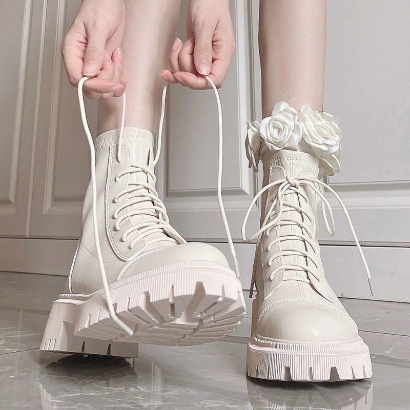 冬款马丁靴女显年轻新款英伦厚底机洋气短靴单靴白色增高靴子女a