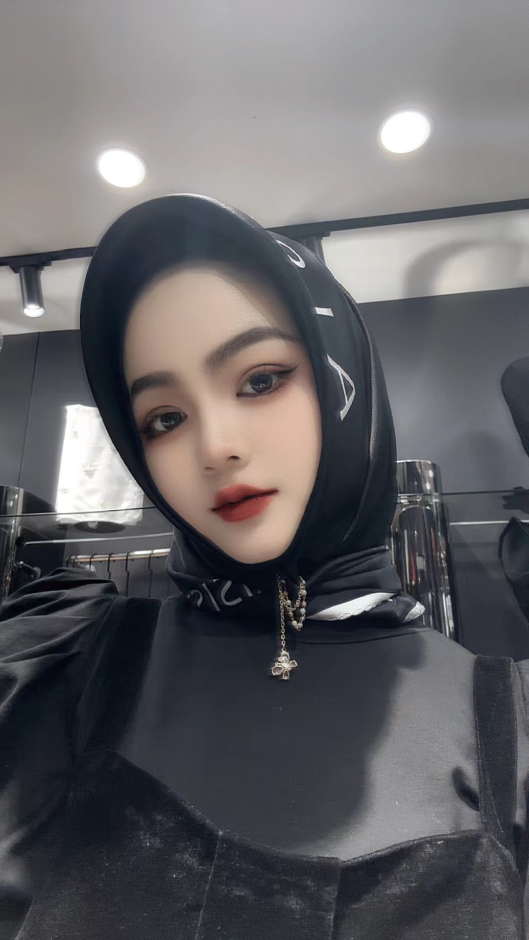 字母款桑蚕丝方巾