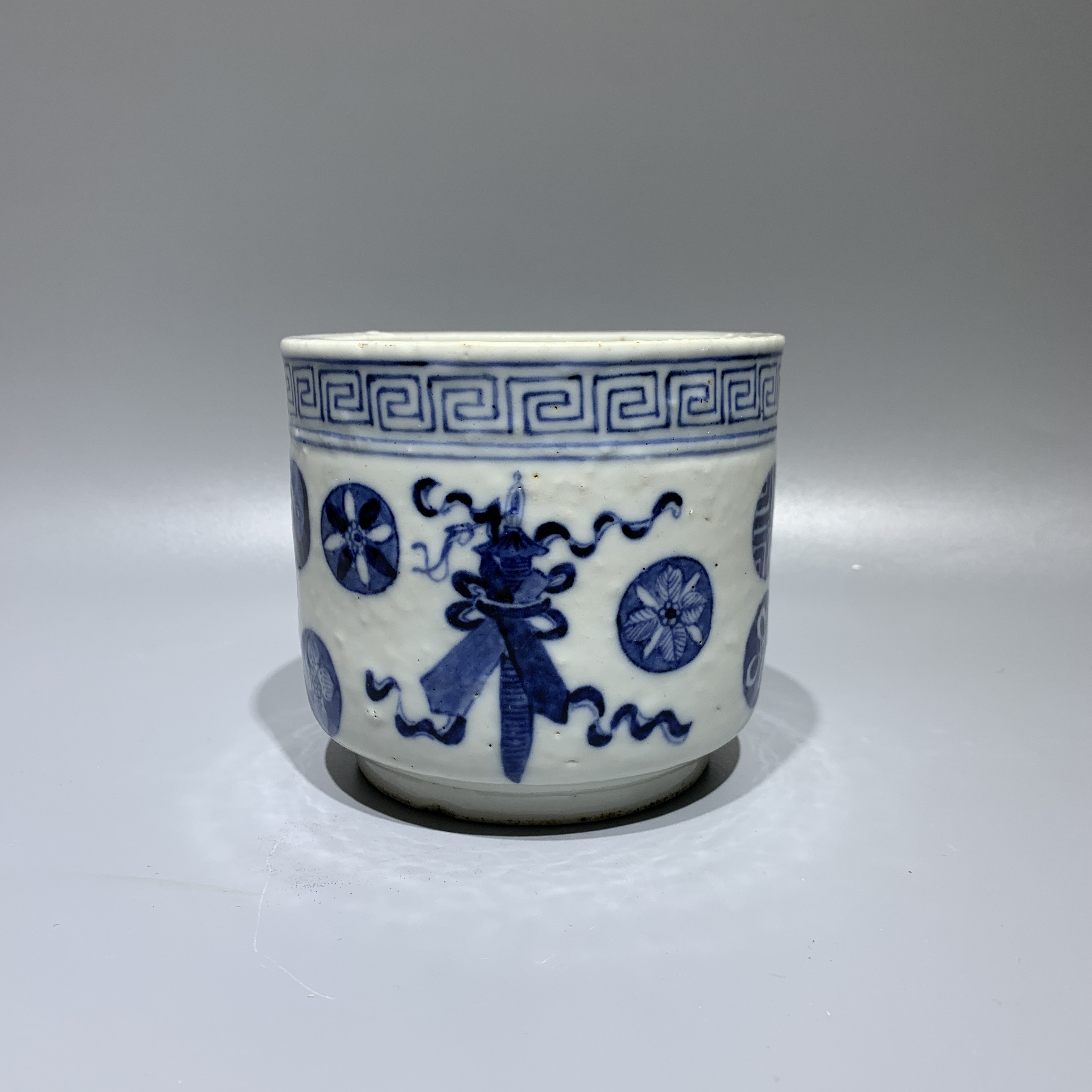 l003117.晚清•青花杂宝皮球花纹香炉【古董收藏】