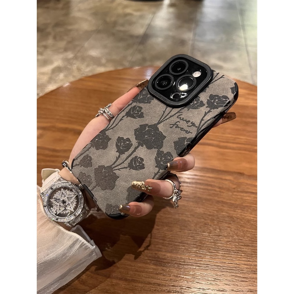 新款灰底翻毛苹果15promax小众防摔多朵黑玫瑰iphone14pro手机壳