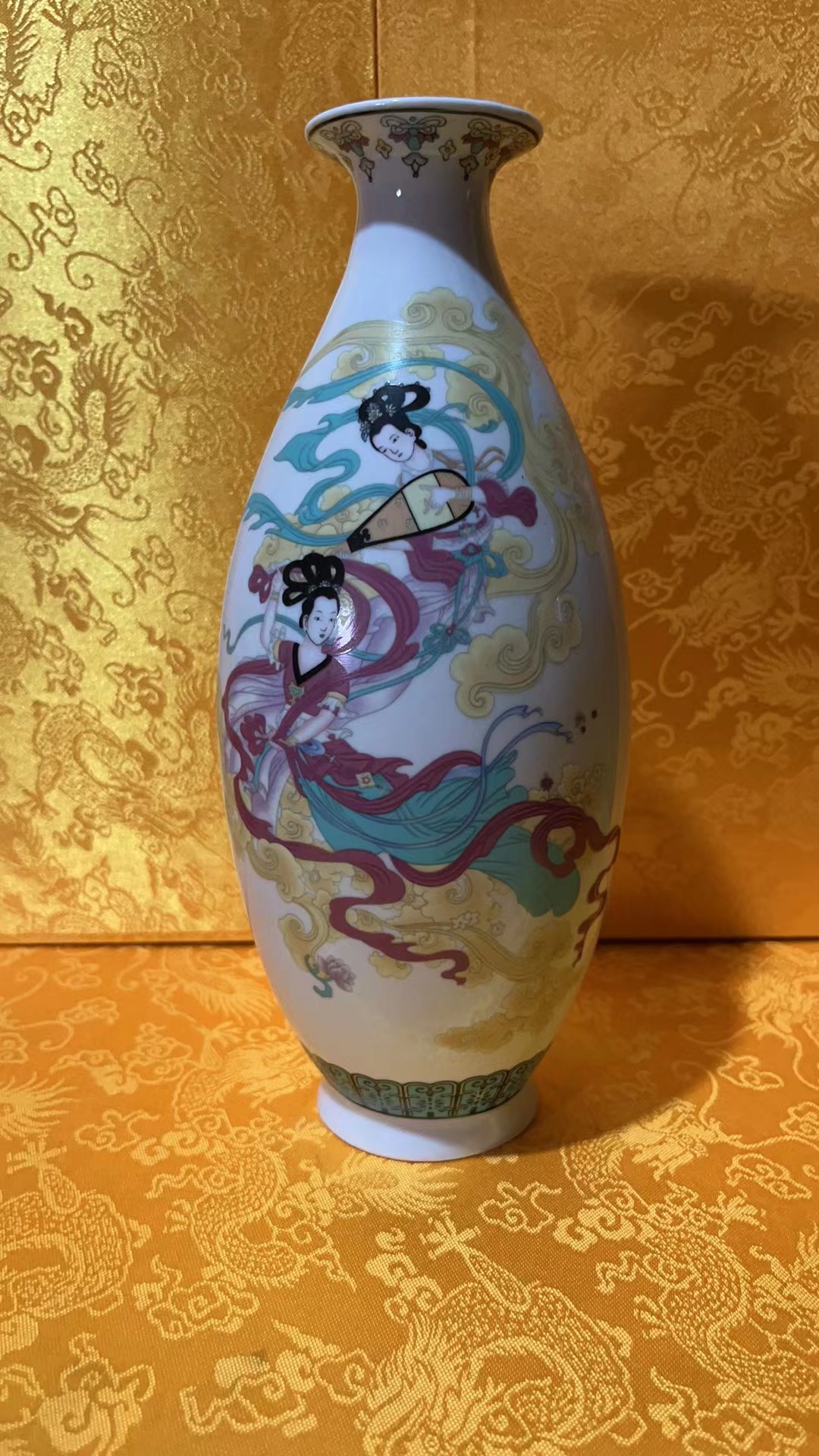 K28【备用链接 所见即所得】五彩仕女飞天赏瓶