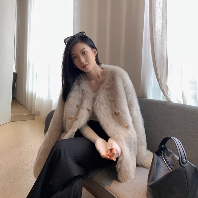 新款高级感外套女秋冬季宽松加厚毛绒托卡短款皮毛一体小香风上衣