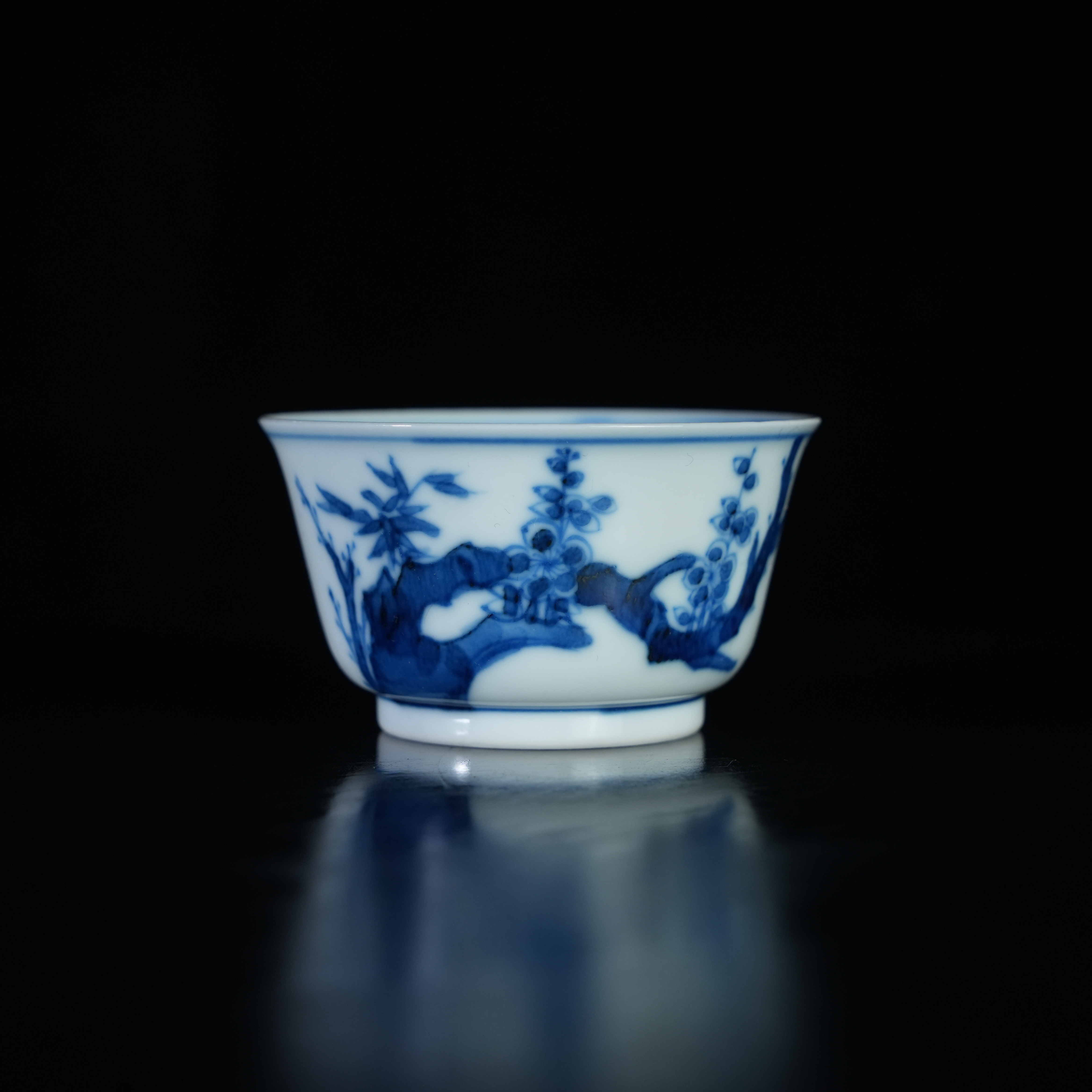 LDXZ241019006【十竹斋】清康熙过墙梅青花杯