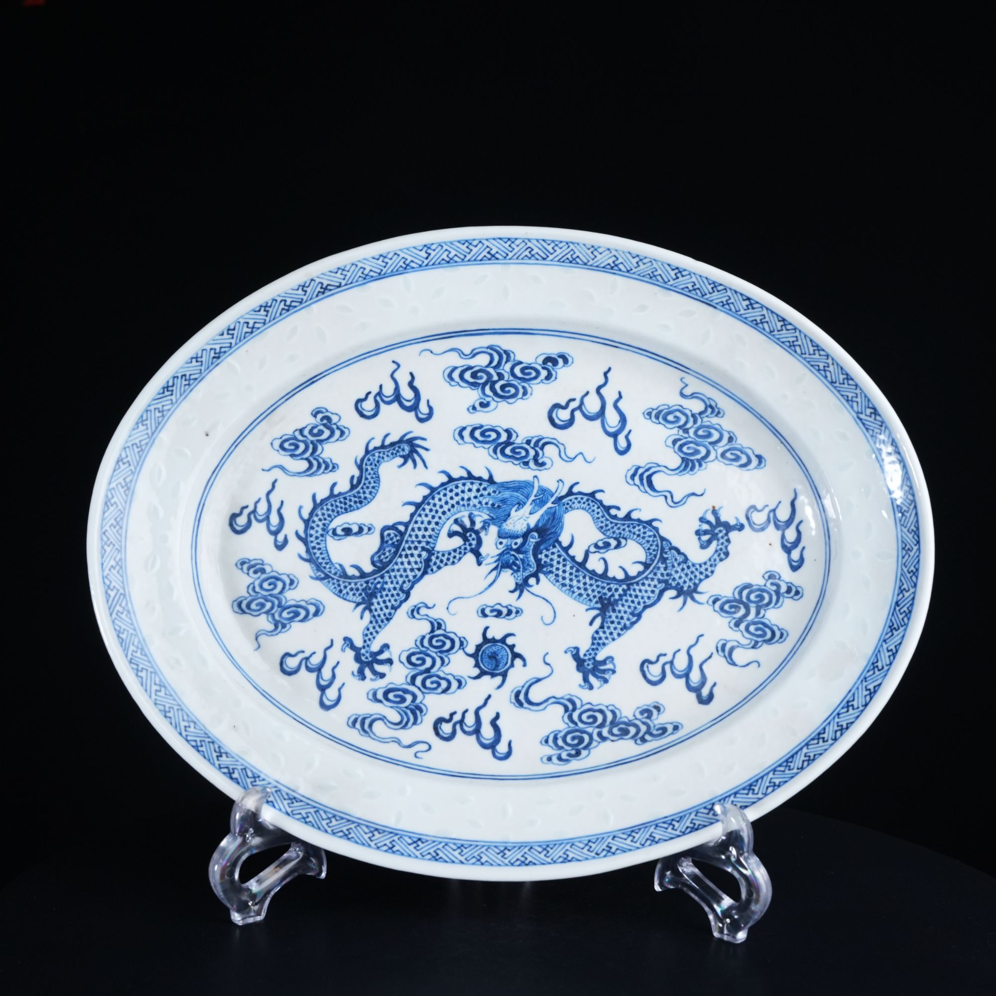 LAAA240719007【十竹斋】清光绪龙纹赶珠青花玲珑瓷赏盘