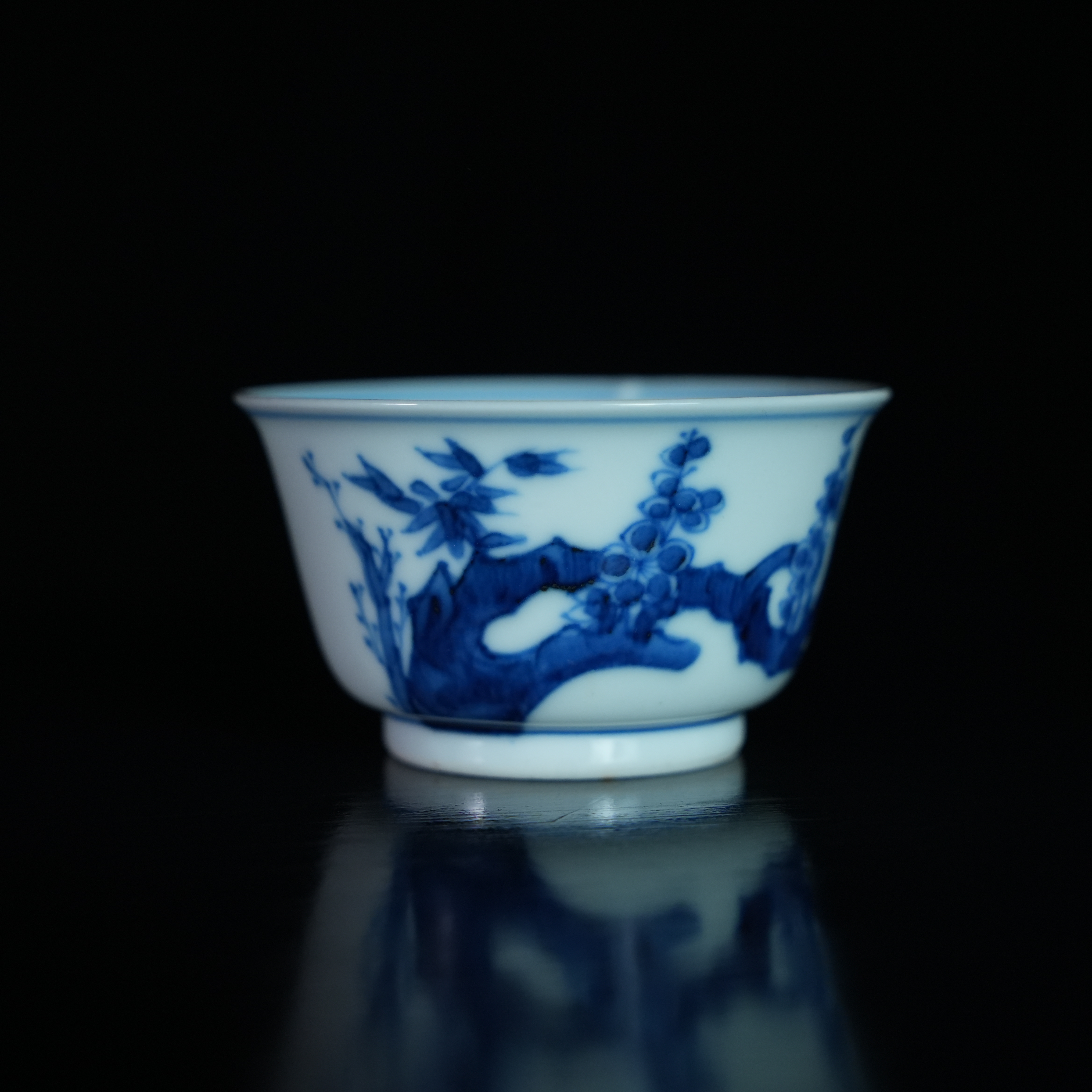 LXZ241117020【十竹斋】清康熙过枝梅青花杯