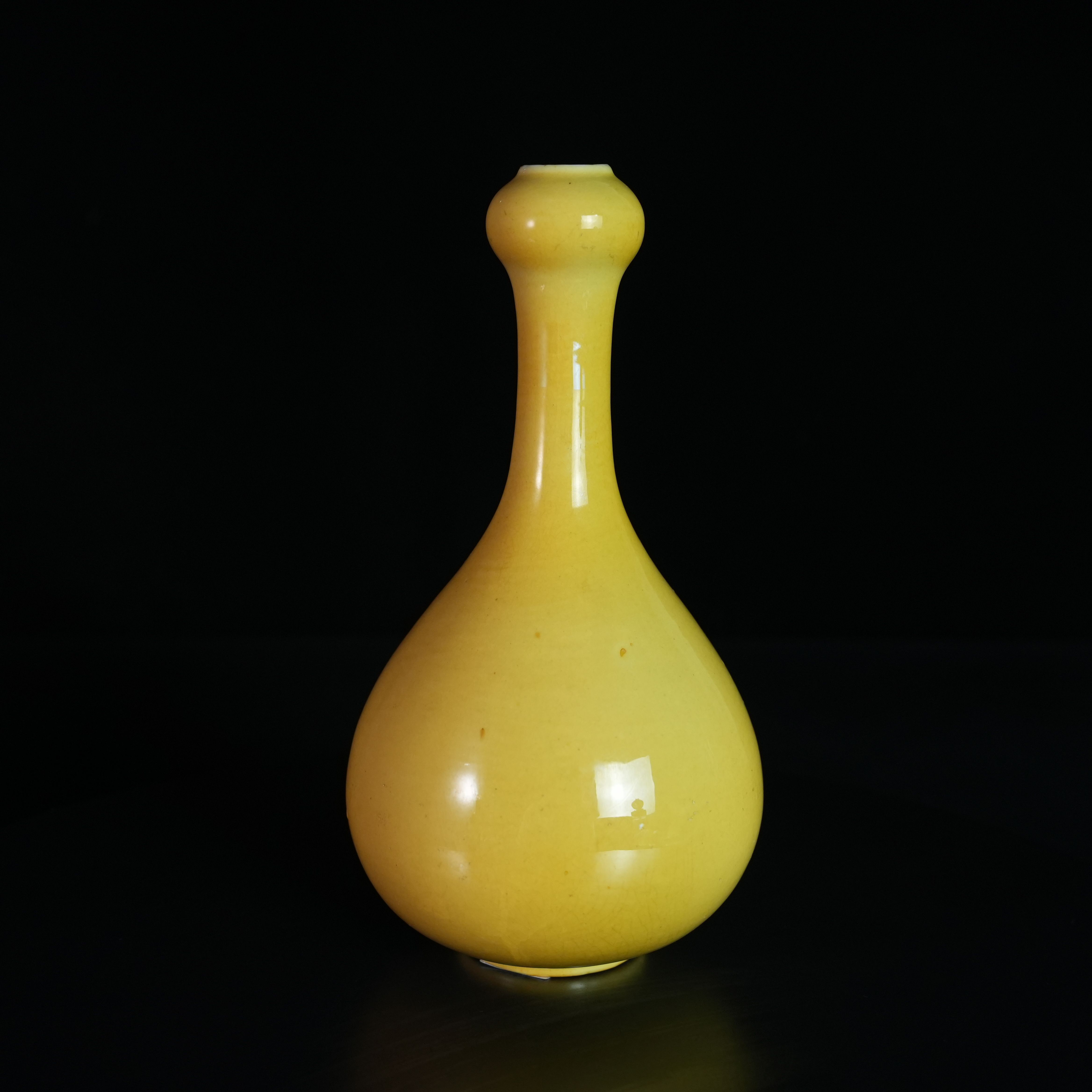 LXZ241117014【十竹斋】清光绪浇黄釉蒜头瓶