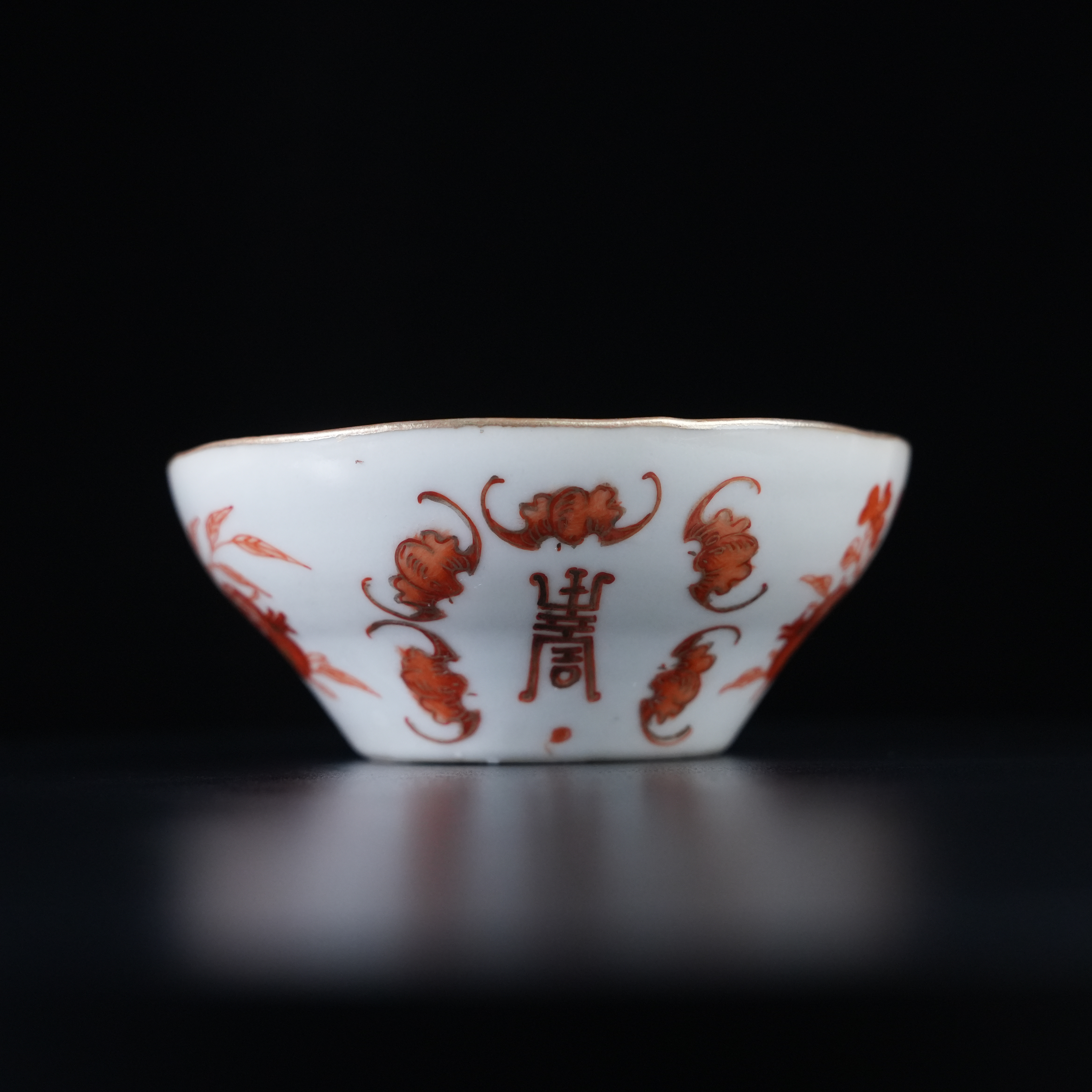 LAAA240428056【十竹斋】清同治矾红三多纹折腰花口茶碗