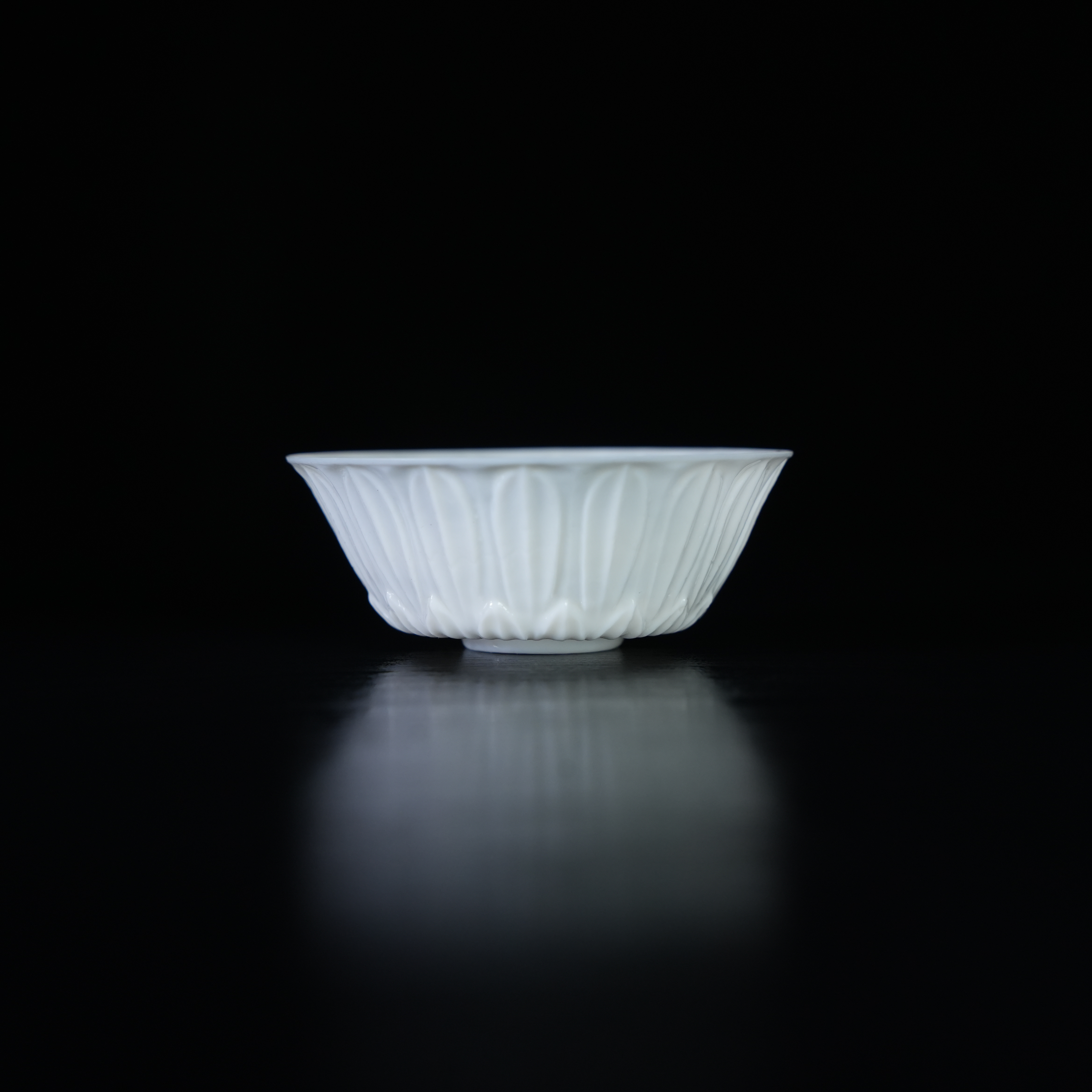 LABC240923086【十竹斋】民国德化窑莲瓣纹蛋壳瓷撇口杯