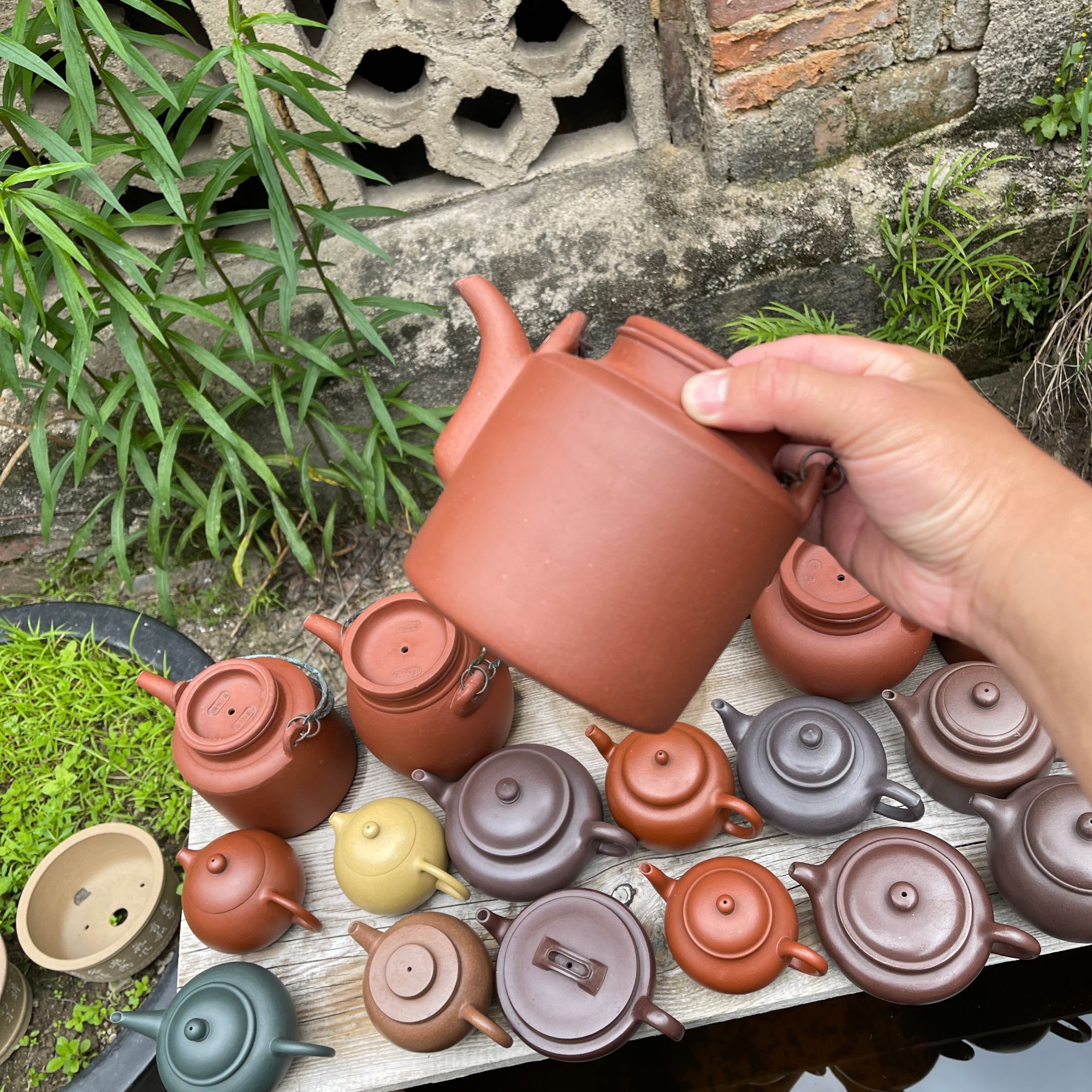 同夏紫砂统大直行羊桶壶  800CC  红清水 （入门）