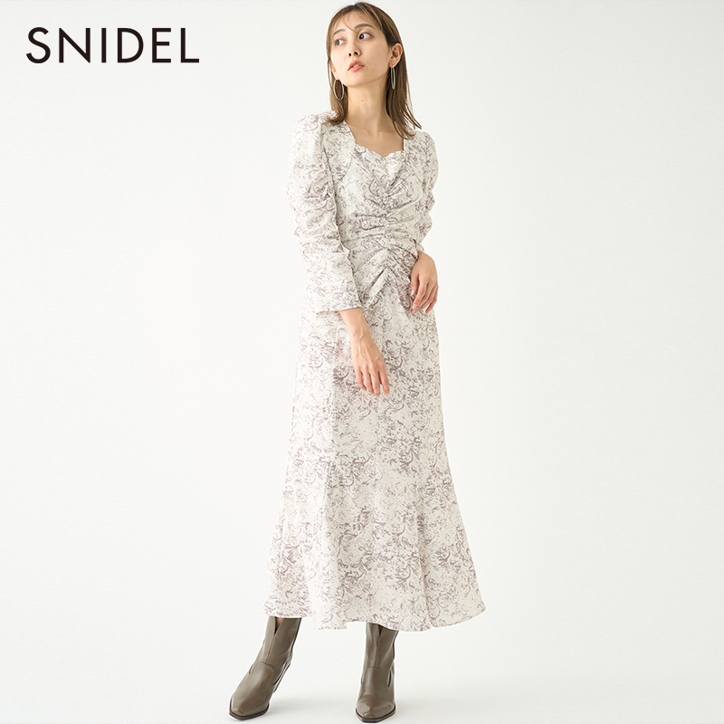 SNIDEL新品方领碎花抽褶系带收腰连衣裙尤莱特SWFO231082