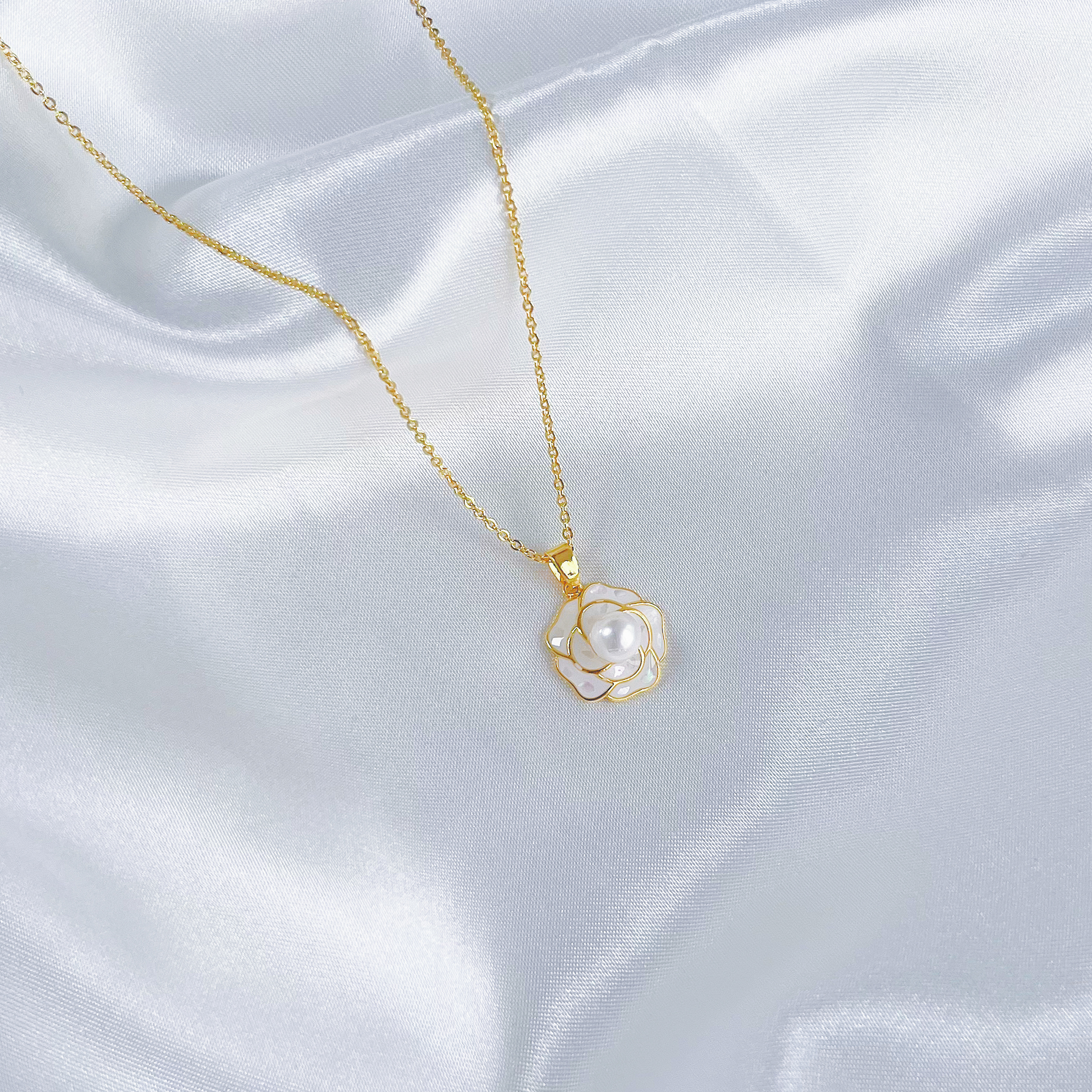 【5A级 链镀18K金】6-7mm淡水珍珠项链吊坠山茶花吊坠H013