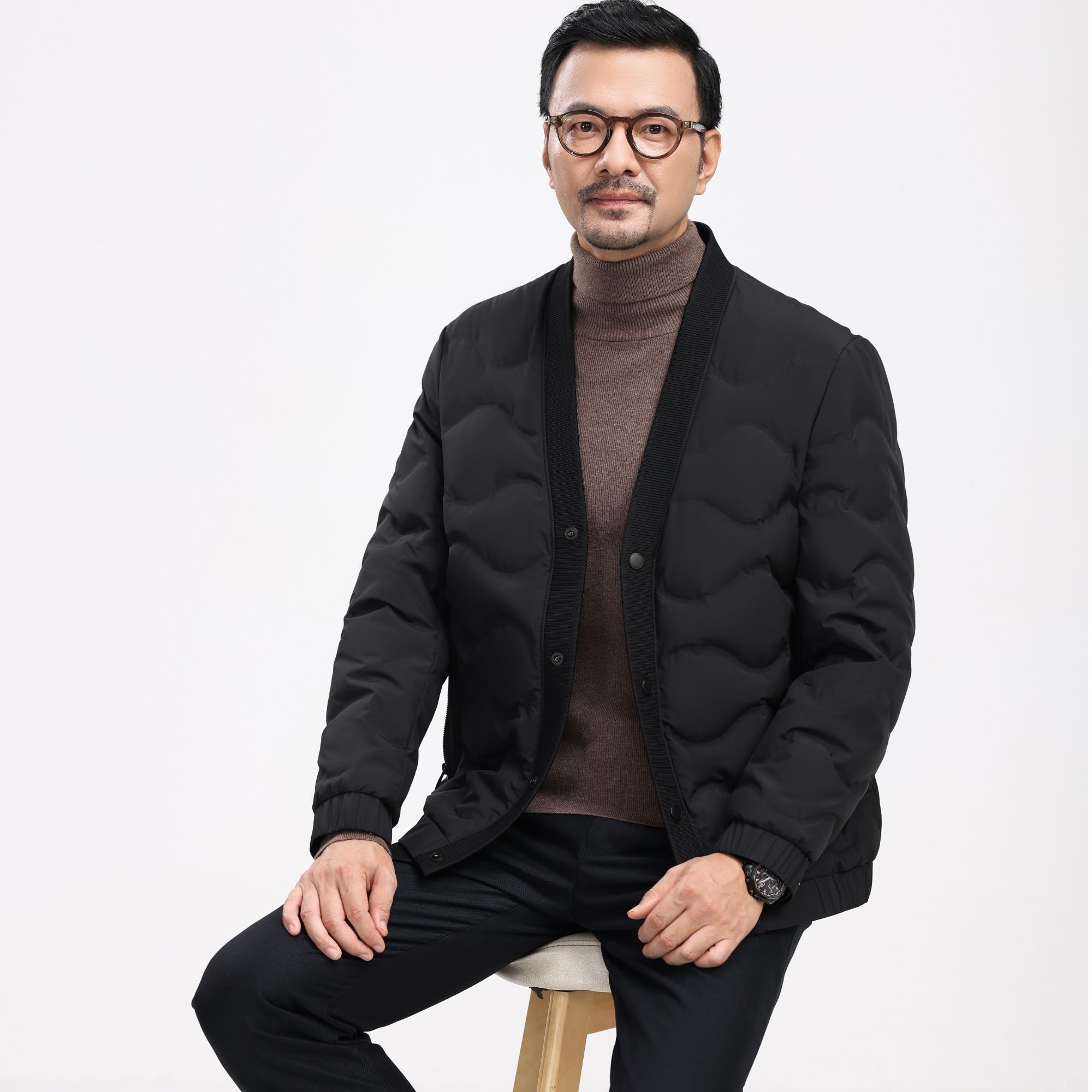 轻薄羽绒服男秋冬短款羽绒衣保暖男装外套V领