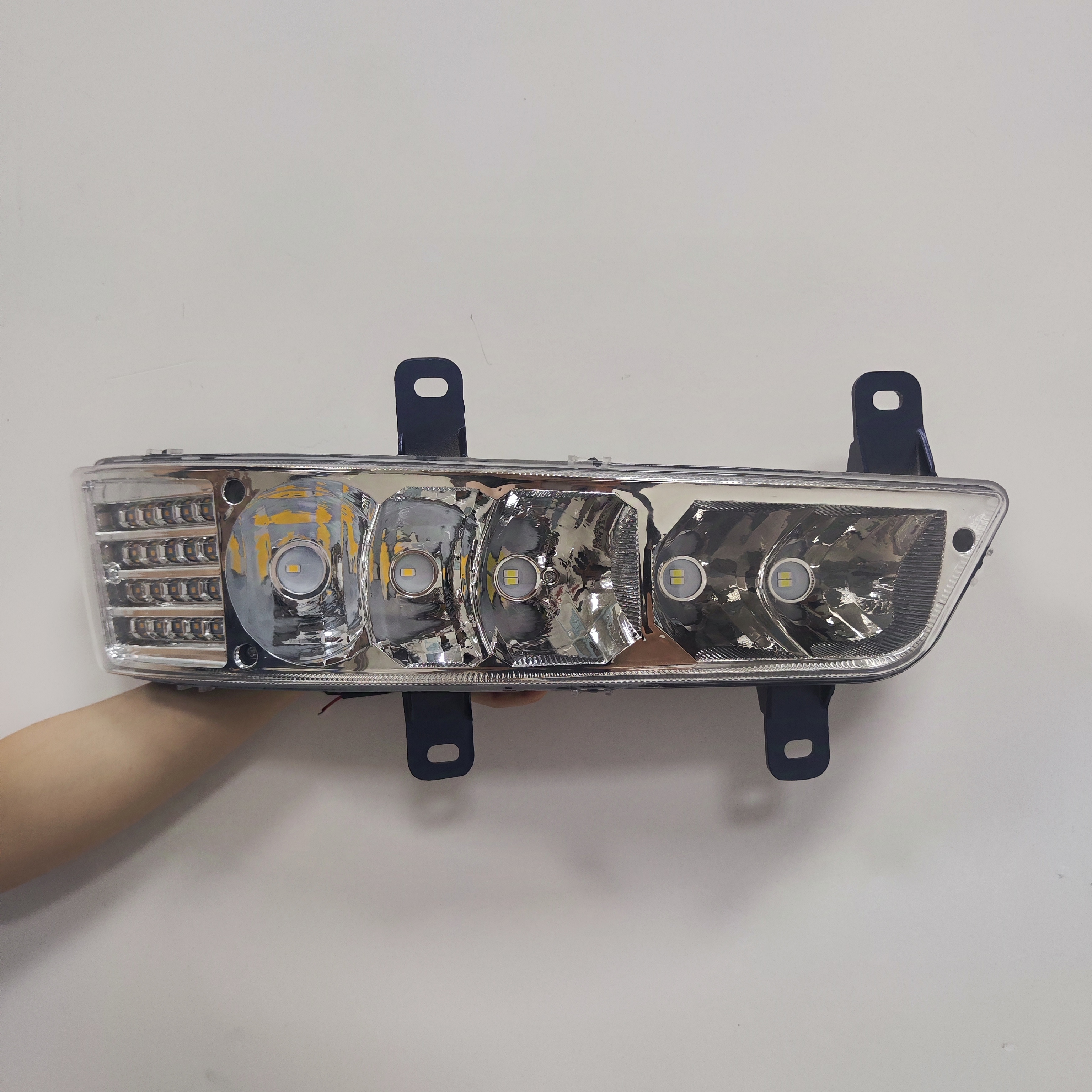 适用于新款解放j6p前雾灯总成j6p500/420/550爆闪爆亮转向LED雾灯