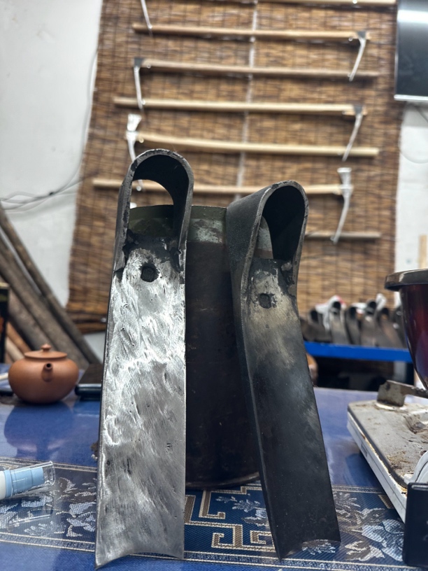 龙泉大师手工锻打”旵”字号炮管材料挖笋锄头