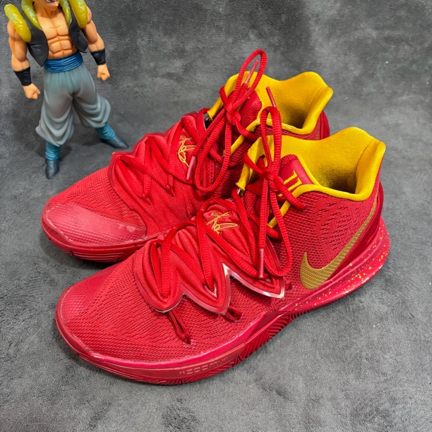 欧文5 红 42码 二手正品实战篮球运动鞋 实拍如下