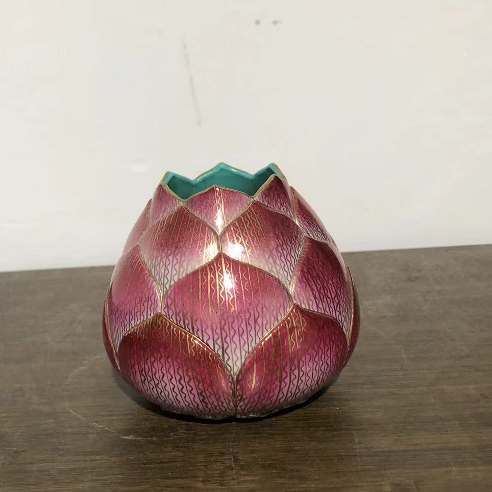 瓷器手绘莲花笔筒