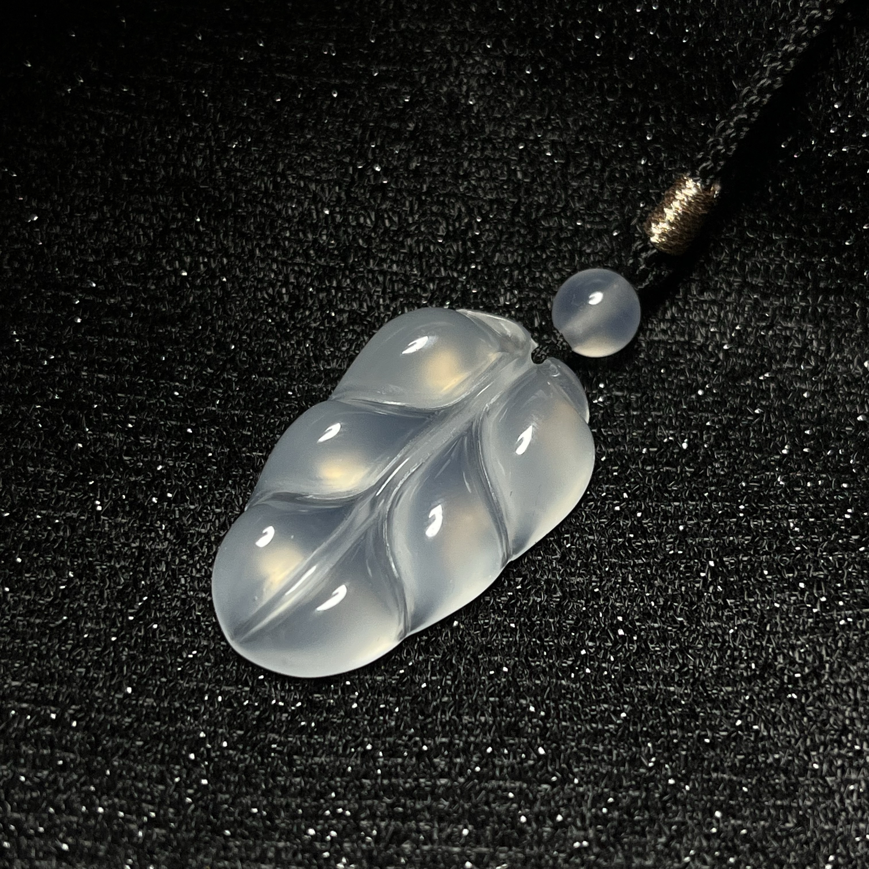 正品天然白玉髓树叶吊坠白玛瑙金枝玉叶项链款秋冬气质毛衣链饰品