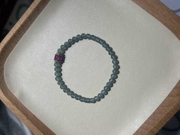 天然a货翡翠手串。