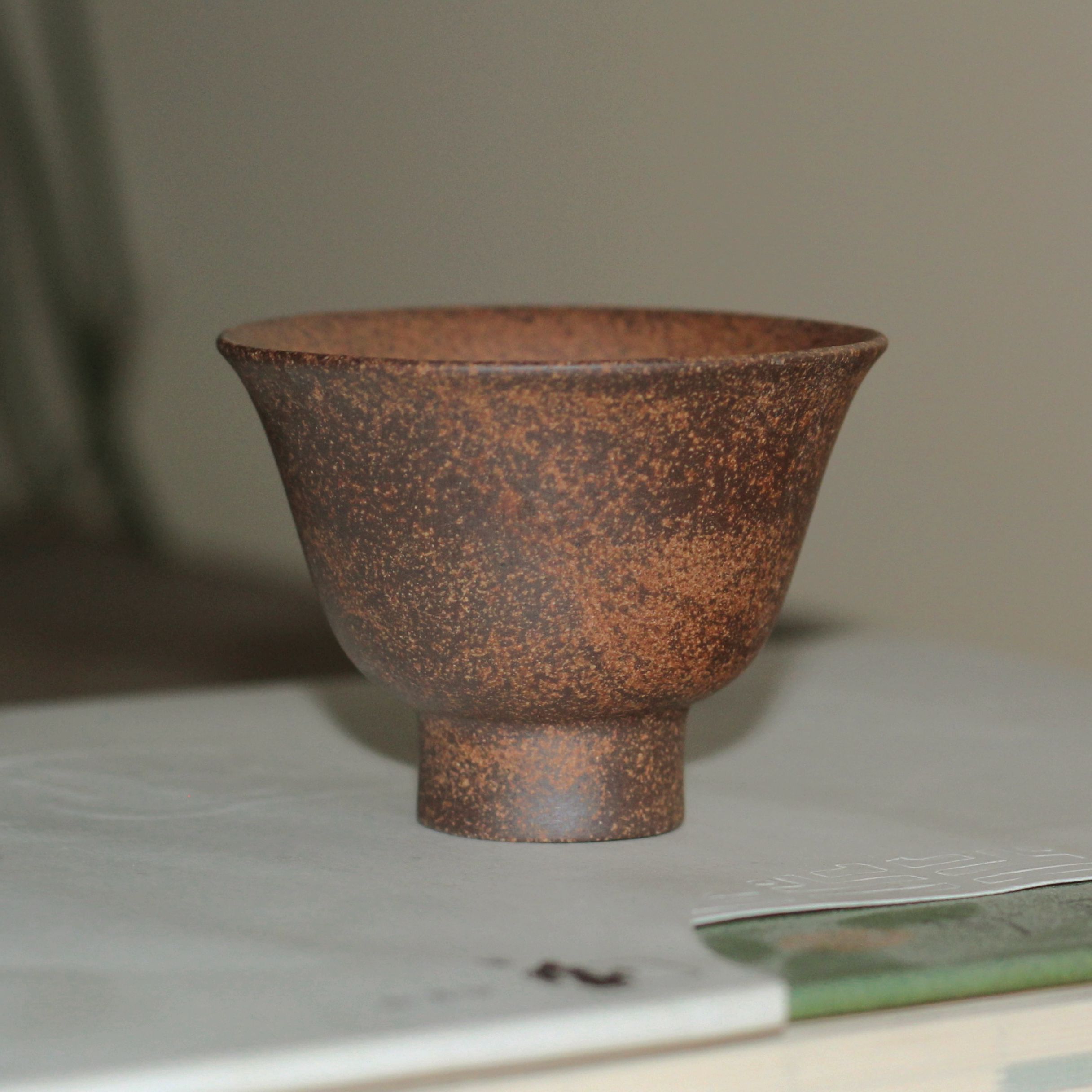 【正版川冶】撇口小高足杯.6876.中式复古老岩泥主人杯陶瓷品茗杯