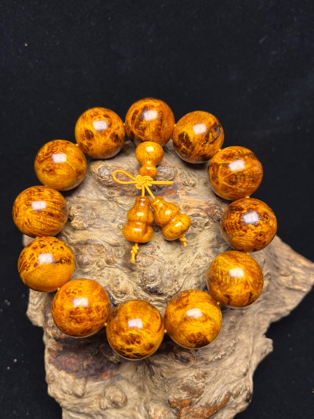 留疤琥珀木2.0满留疤盘玩手串 持久留香满花纹满透光包浆款