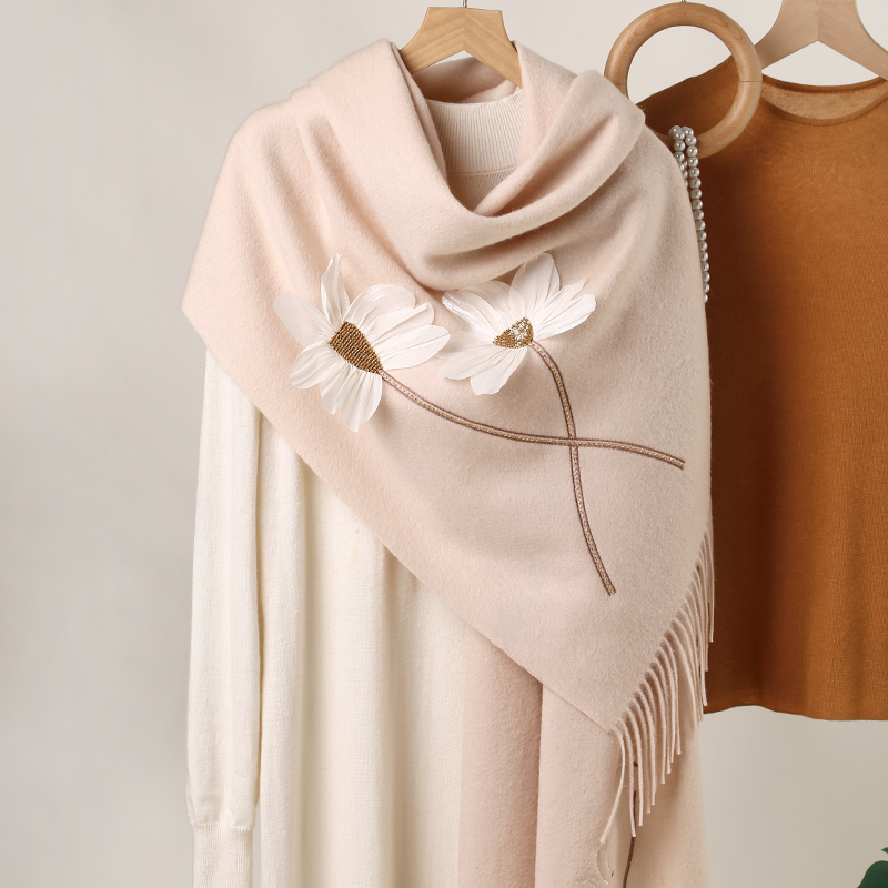 羊毛围巾女冬季百搭时尚保暖围脖羊绒流苏长款礼盒披肩装送妈妈