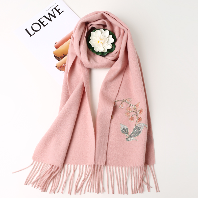 羊毛围巾秋冬保暖长款百搭时尚刺绣披肩流苏羊绒围脖送妈妈礼盒装