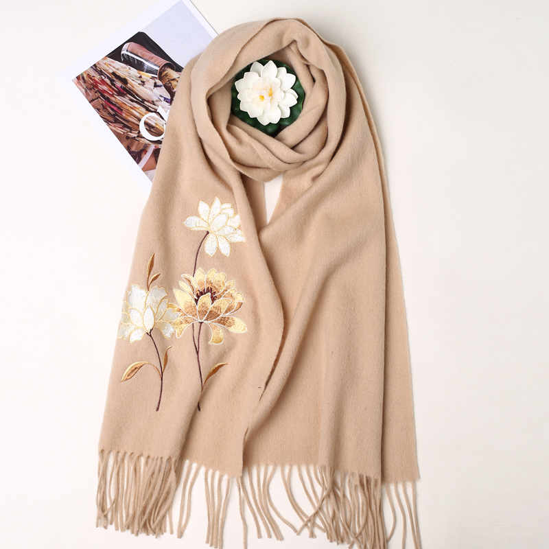 羊毛围巾秋冬保暖刺绣披肩时尚百搭送礼围脖羊绒妈妈生日礼物礼盒