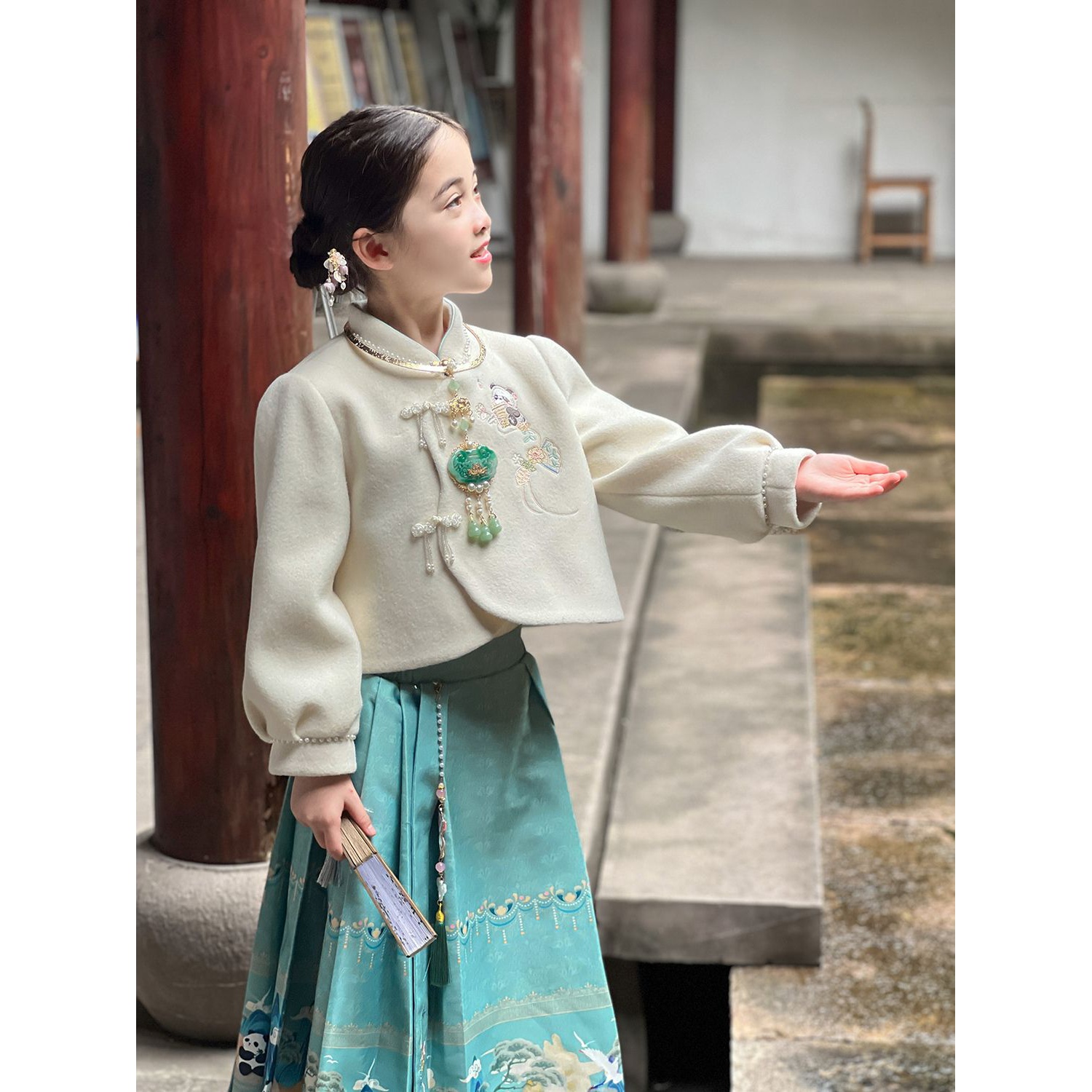 马面裙女童汉服2023新款冬装套装儿童时髦上衣长裙宝宝国风两复古