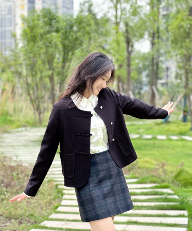 玛丝恩迪短款小香外套