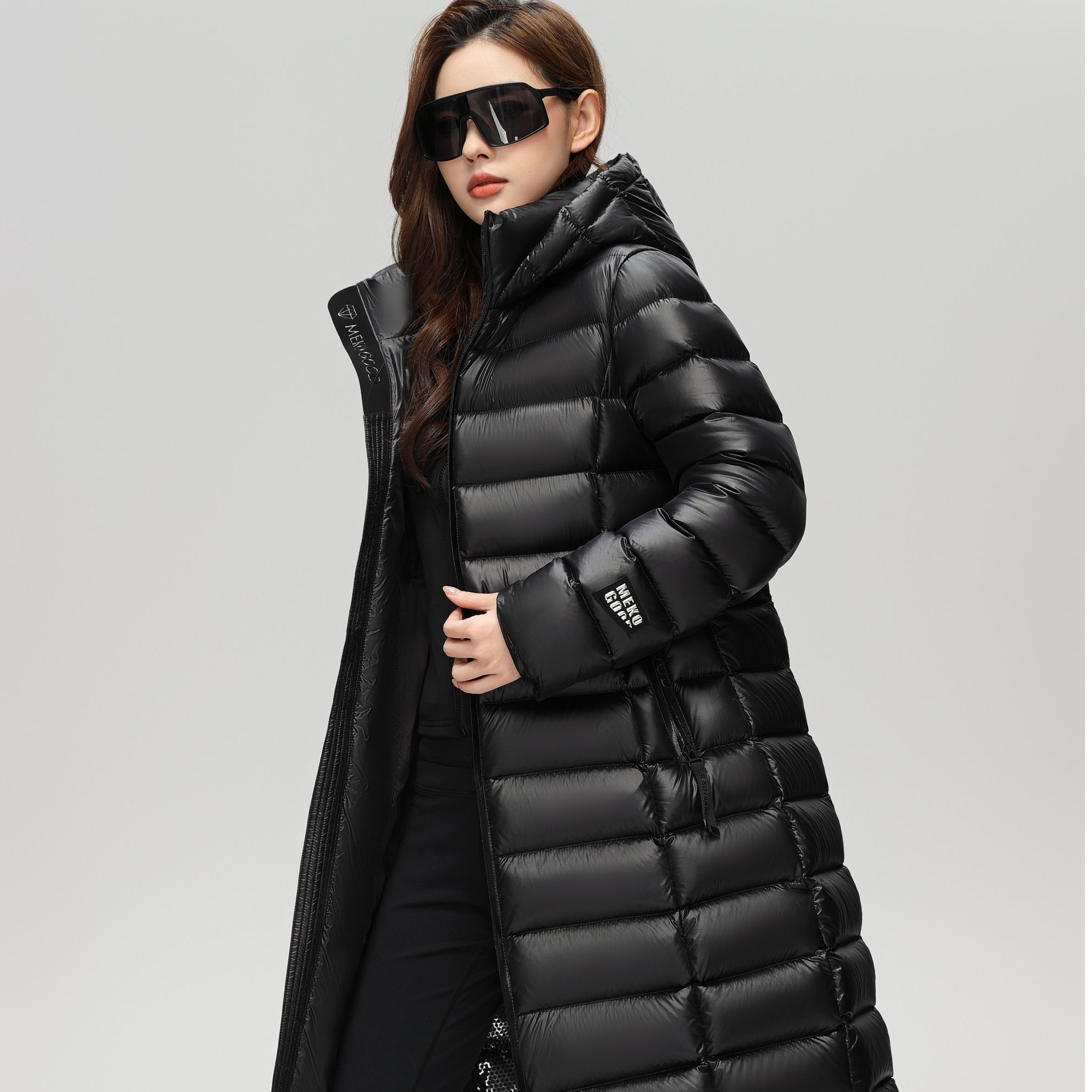 新款冬季奢金中长款羽绒服加厚户外时尚连帽羽绒服女款