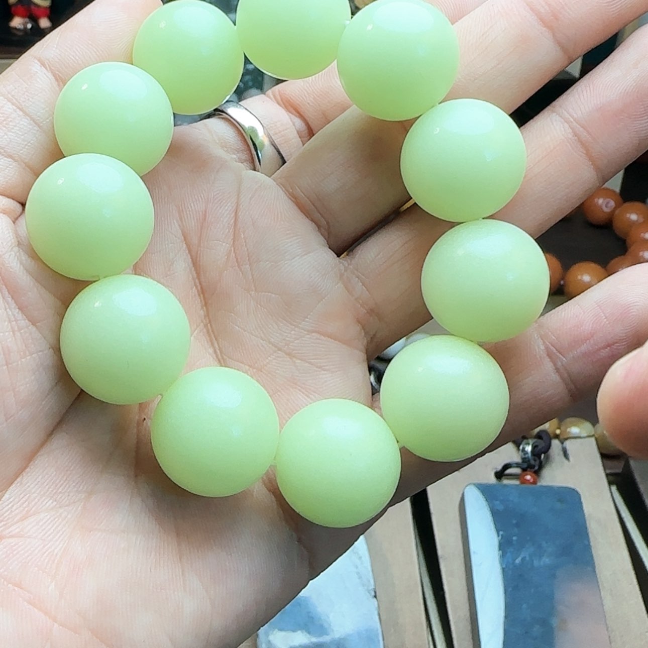 【闪购商品】查罗石颈饰合金
