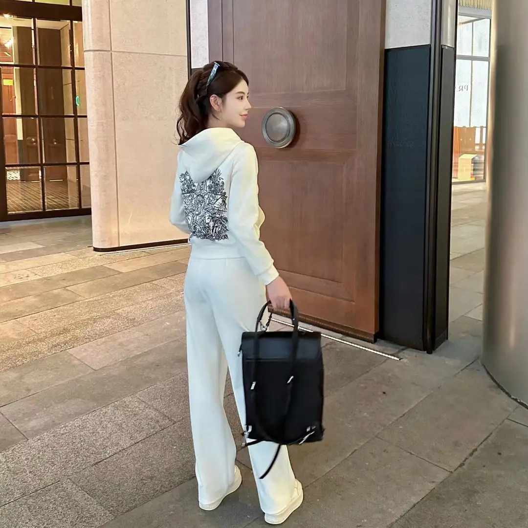 EVELINA【凡俞布林】时尚气质减龄显瘦秋冬连帽上衣直筒裤两件套女