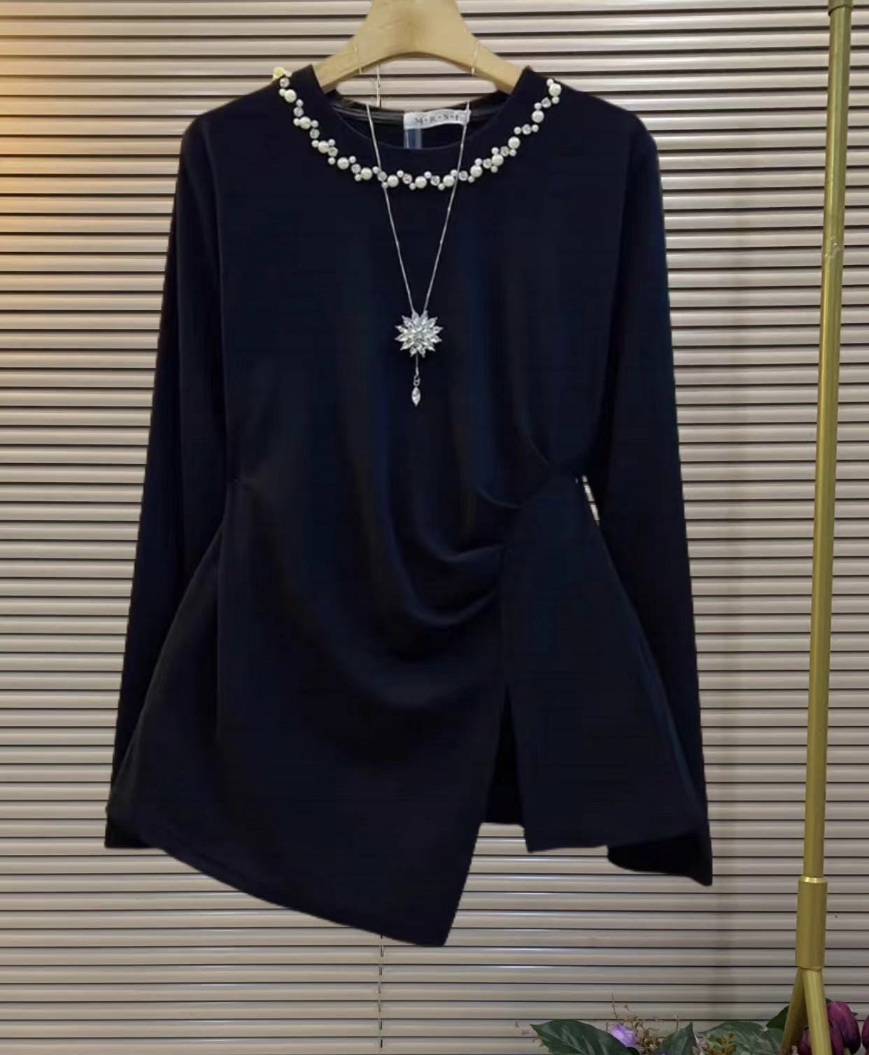 早秋新款欧货遮肉显瘦气质百搭显瘦百搭女人衫长袖洋气时尚黑色