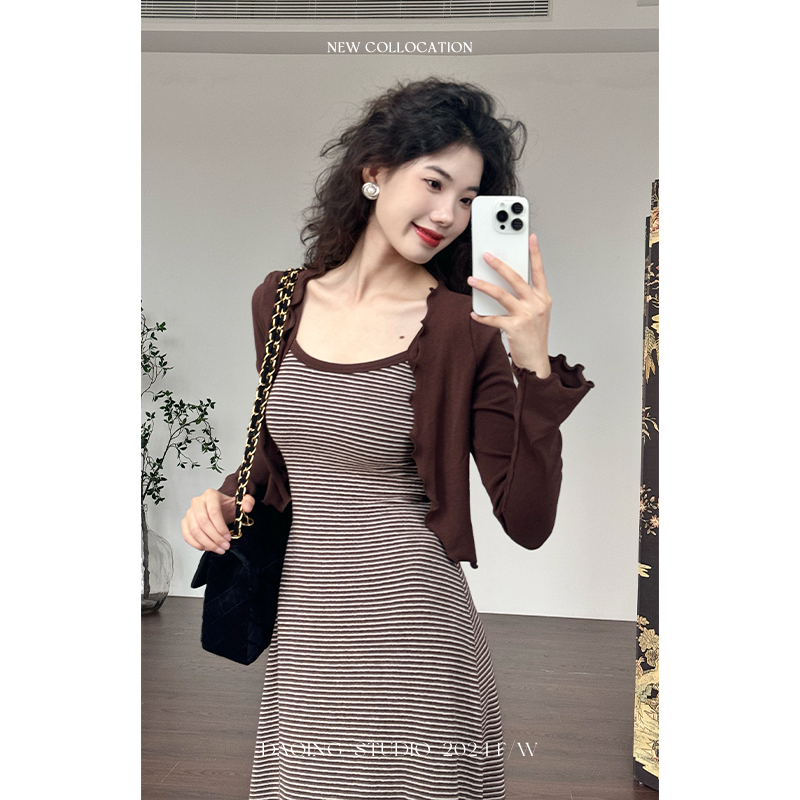 许大晴 D7A52  初秋条纹磨毛感两件套开衫+吊带裙