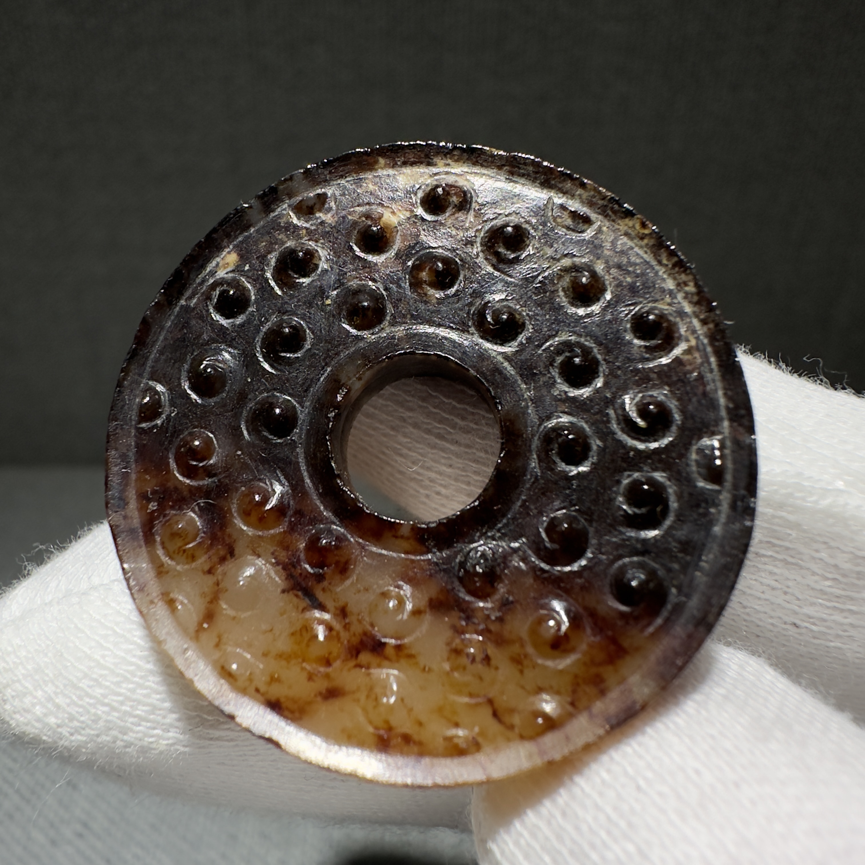 和田白玉~水银沁扎手谷纹玉璧