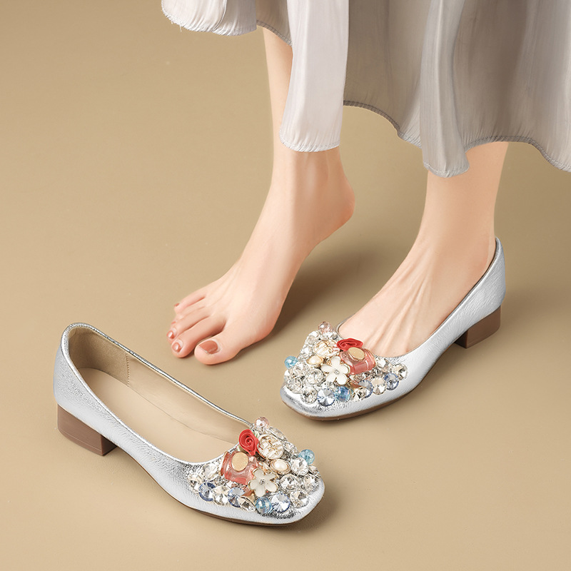 晚晚鞋水钻法式粗跟中跟单鞋女2025年流行新款春秋时尚大码女鞋