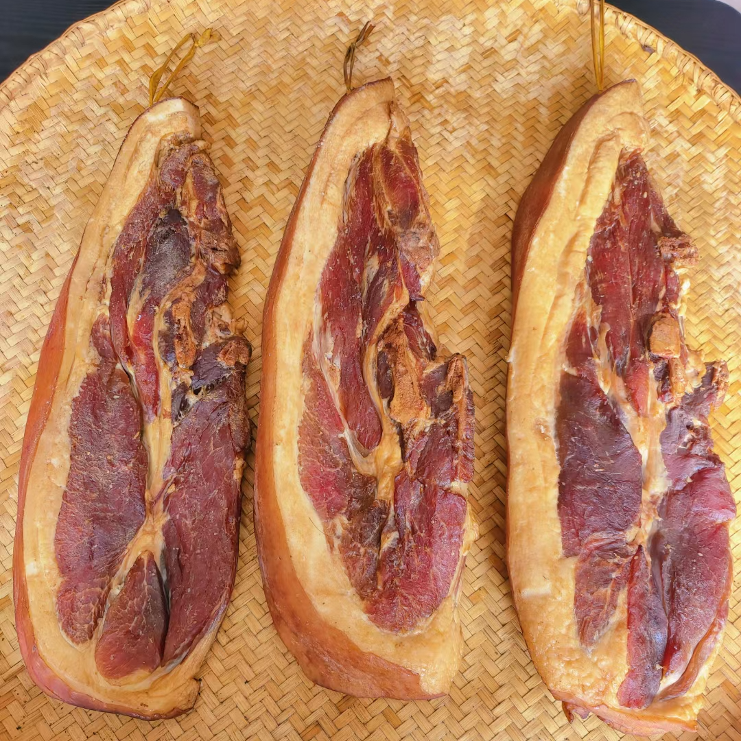 大别山金寨天堂寨黑毛猪烟熏腊肉肋条五花肉